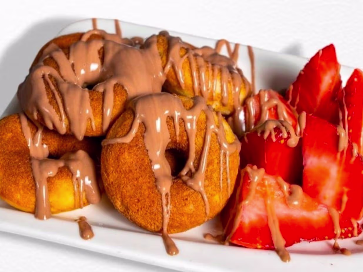 Erdbeerendubai mini Donuts
