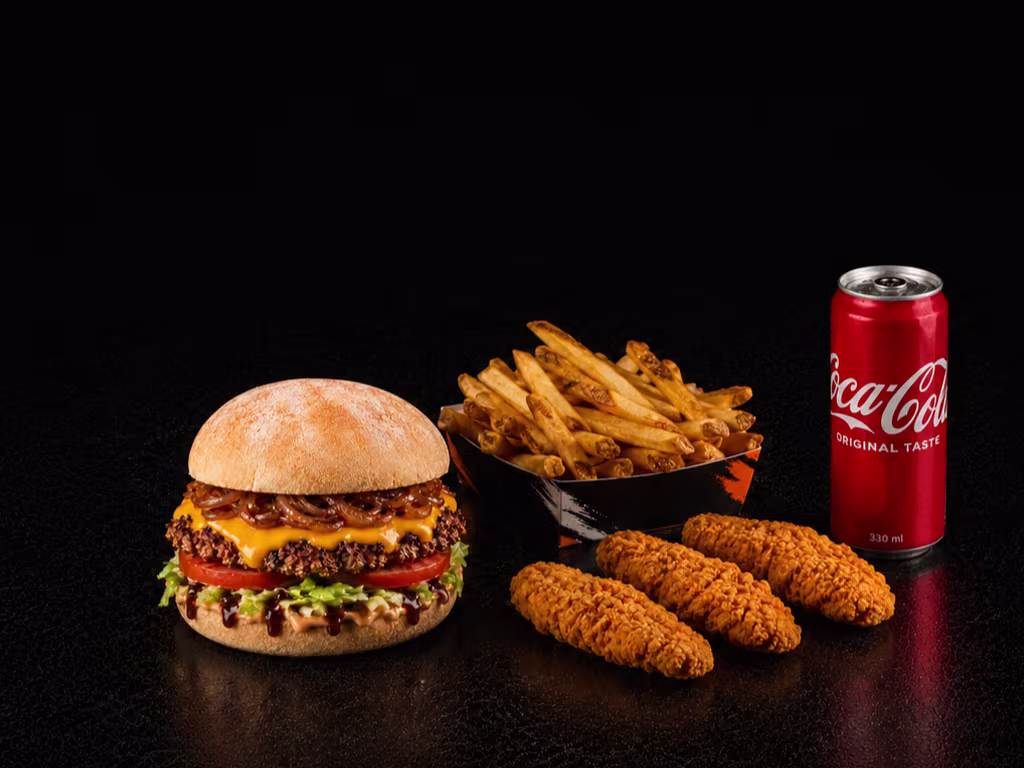 Smash Cheeseburger Menü + 3 Chicken Fingers + Pommes + Getränke