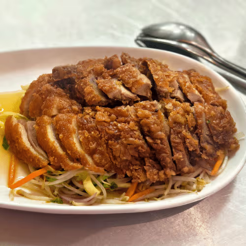 Knusprige Ente mit Sojasprossen und Knoblauchsauce