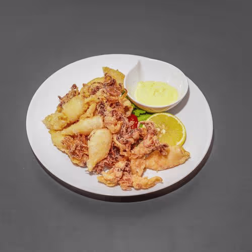Frittierte Calamari mit Aioli,