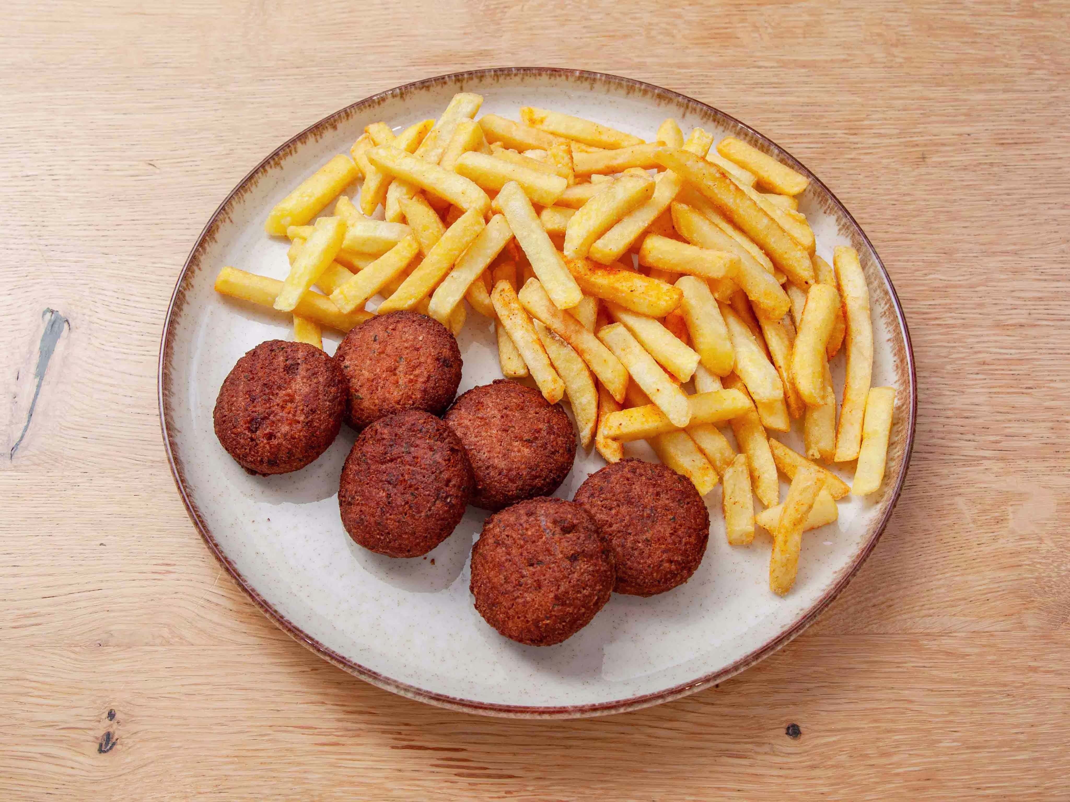 Falafel mit Pommes Frites oder Salat