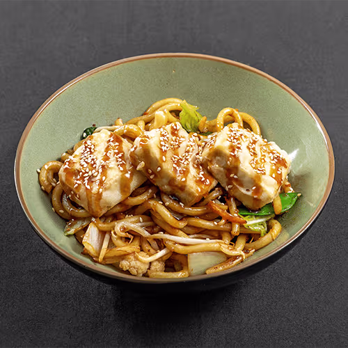 Gebratene Nudeln mit Seiden-Tofu und Pak Choi