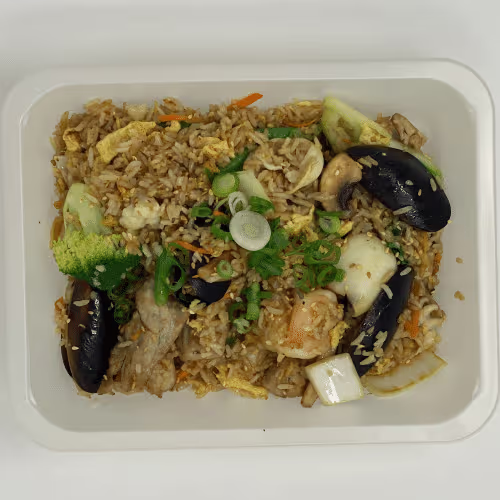 Gebratener Reis mit Fisch und Meeresfrüchten