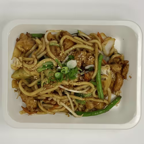 Gebratene Nudeln mit Hühnerfleisch