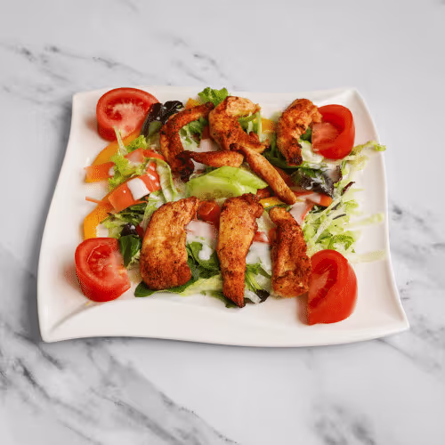 Salat mit gebratenen Hühnerstreifen