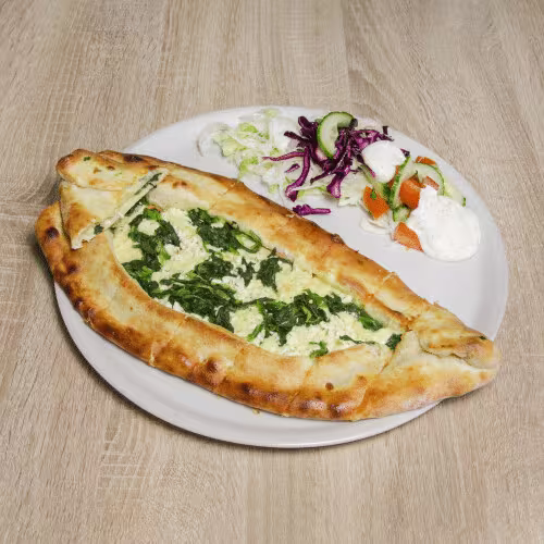 Pide mit Spinat und Schafskäse