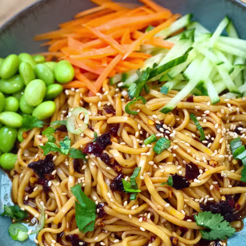 Vegetable Ban Mian (Lamian) mit Sesame Sauce & chili Öl