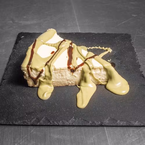 Cheesecake mit Pistaziensauce