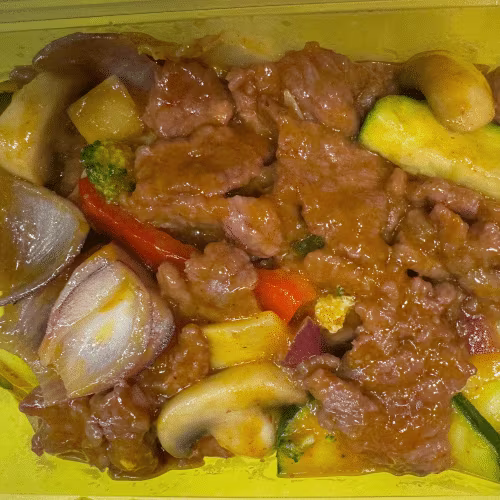 Rindfleisch mit rotem Curry (scharf)