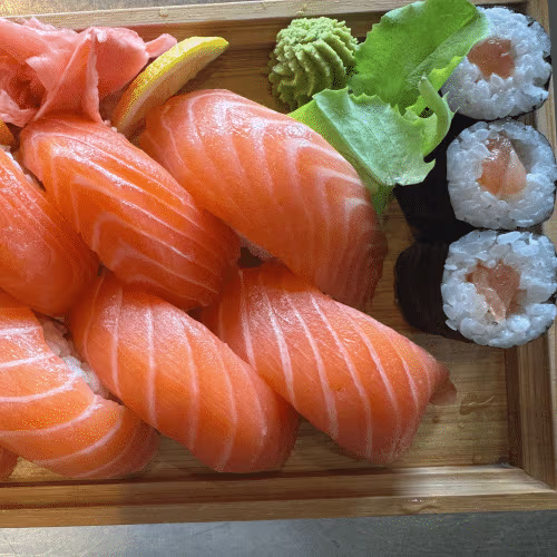 Sake Sushi, groß (10 Stück)