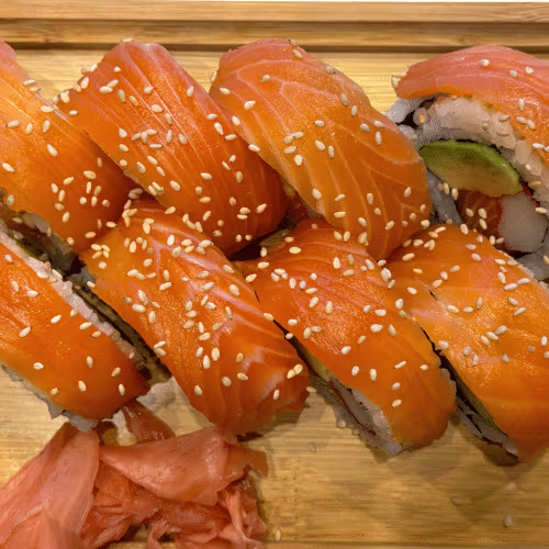 Lachs-Sesam Maki (8 Stück)