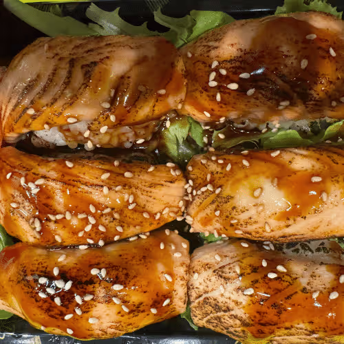 Gegrillte Lachs Sushi (6 Stück)