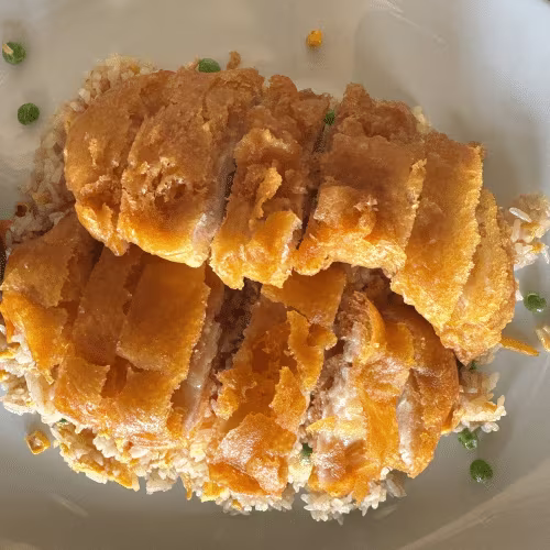 Eierreis mit knusprigem Hühnerfleisch