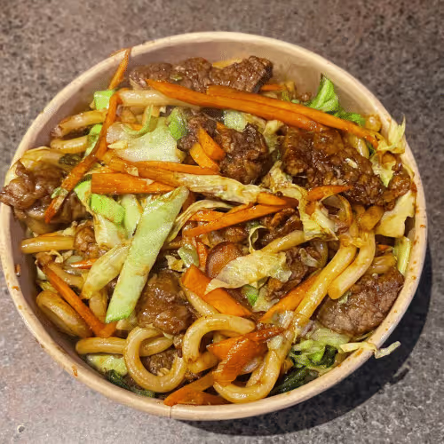 Gebratene Udonnudeln mit Rindfleisch