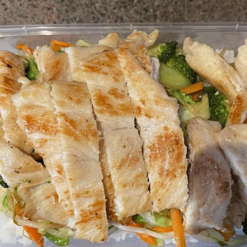 Reis mit gegrilltem Huhn