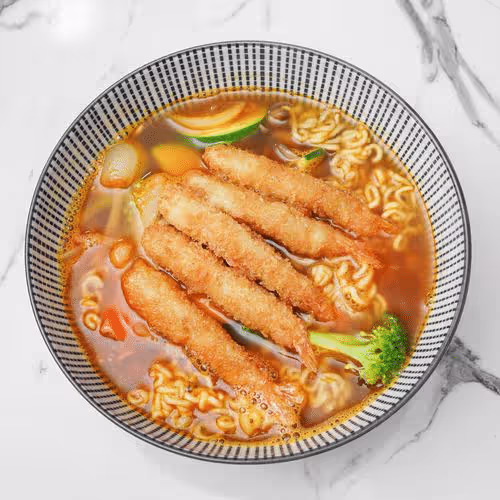 Ramen mit Hühnerfleisch und Gemüse