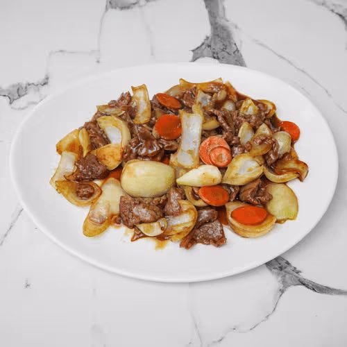 Rindfleisch mit Zwiebeln