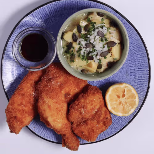 Steirisches Backhendl mit Kartoffelsalat