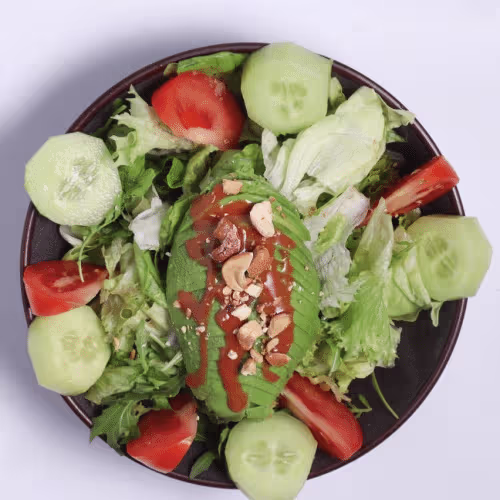 Bunter Gartensalat mit Avocado
