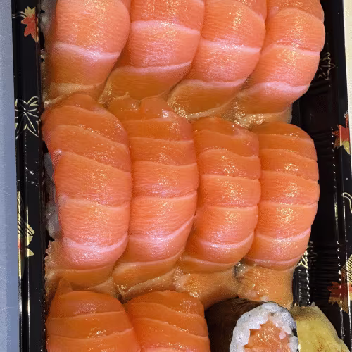 Lachs (10 Stück + 3 Maki)