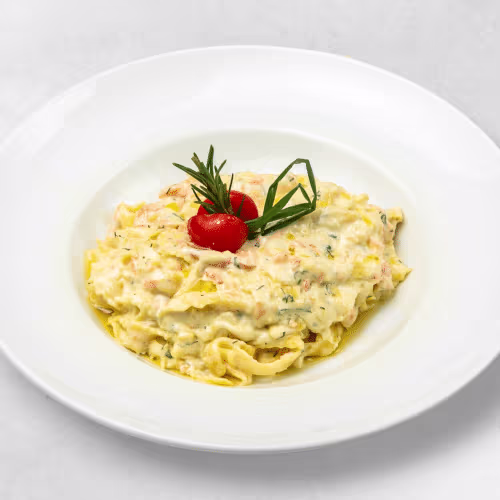 Fettuccine (Hausgemacht) con Salmone