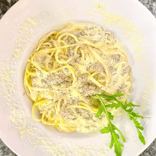 Hausgemachte Spaghetti Bolognese Bianco
