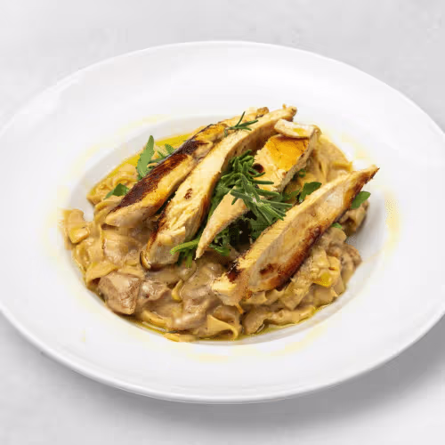 Fettuccine (Hausgemacht) con Pollomarinato e Funghi Porcini