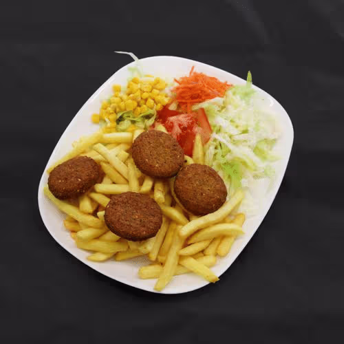 Falafel Teller mit Pommes frites und Salat