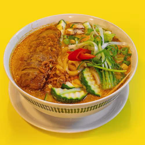Curry-Nudelsuppe mit Udonnudeln