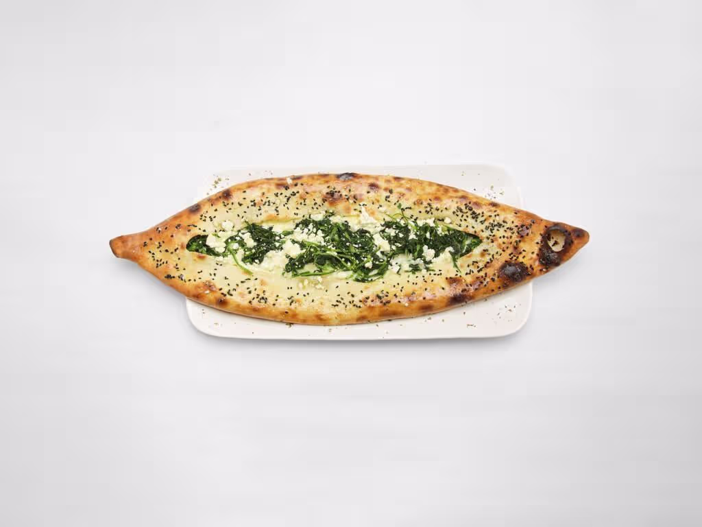 Pide mit Spinat und Schafskäse