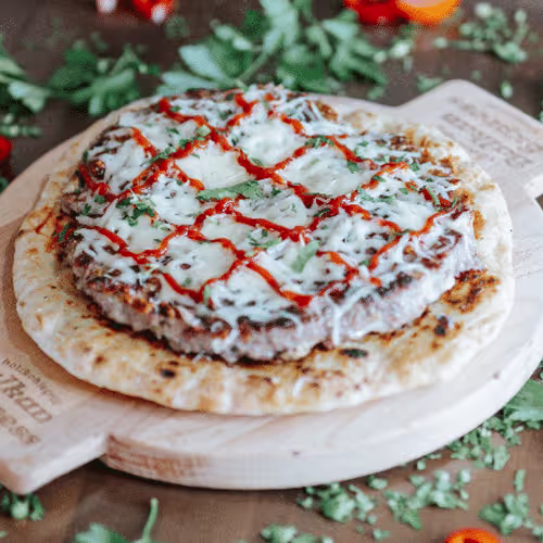 Balkan Pizza Leibchen (für 2 Personen)