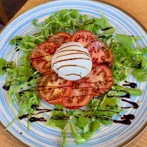 Insalata Caprese mit Mozzarella