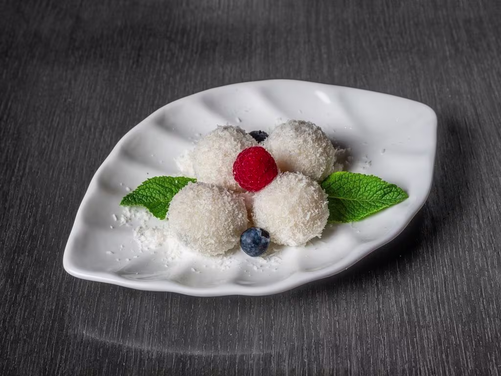 Kokosraspeln-Klebereisbällchen