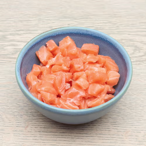 mit Sashimi Lachswürfel