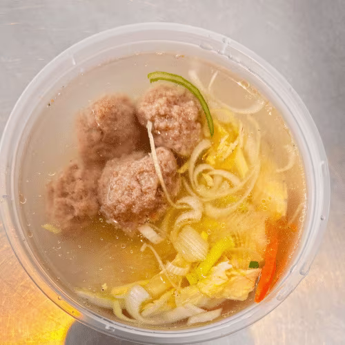 V29  Fleischklößchensuppe mit Glasnudeln