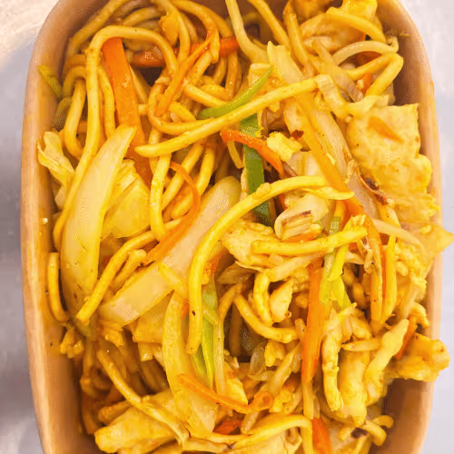 H103 Gebratene Nudeln mit Hühnerfleisch-Curry (ohne soße)