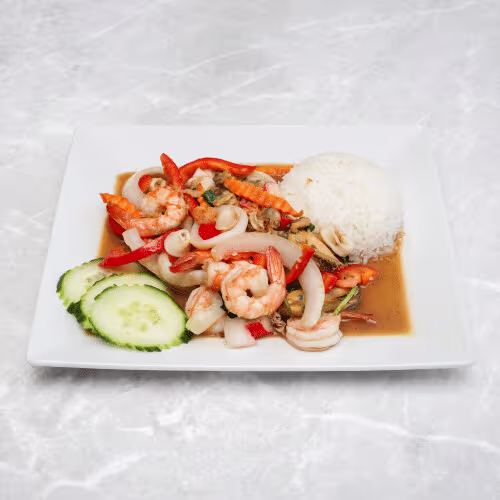 Seafood Pad Prik Grapauw (sehr scharf)