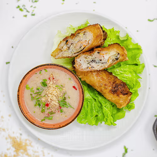 Hausgemachte Frühlingsrollen (2 Stück)