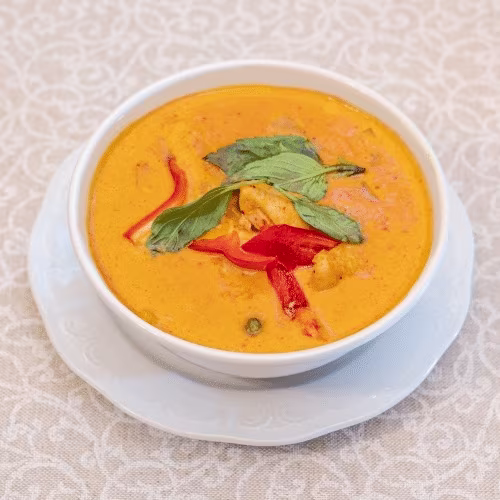 Rotes Thai Curry mit Hühnchenfleisch