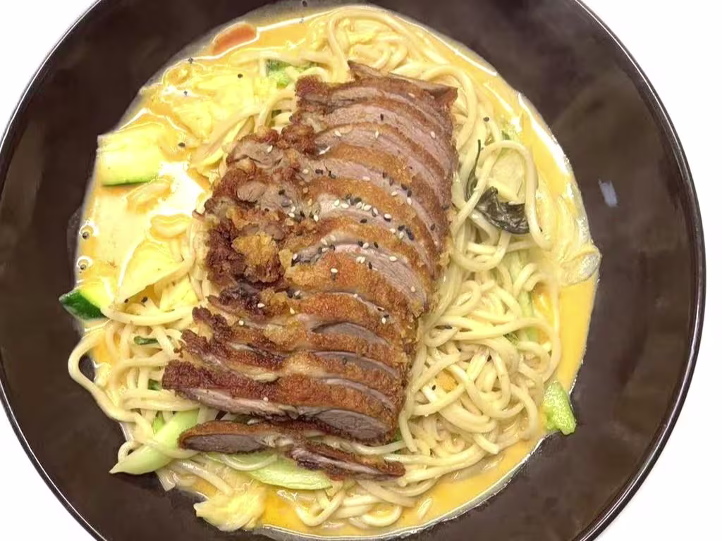 Gebratene Nudeln mit Red Curry Ente