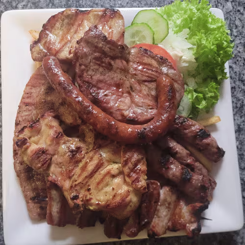 Grillmix-Platte mit Pommes (1kg, für 2 Personen)