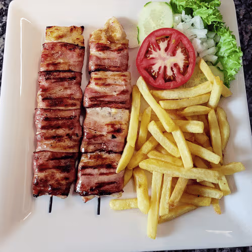 Pileci raznic sa slaninom - Hühnerspieß