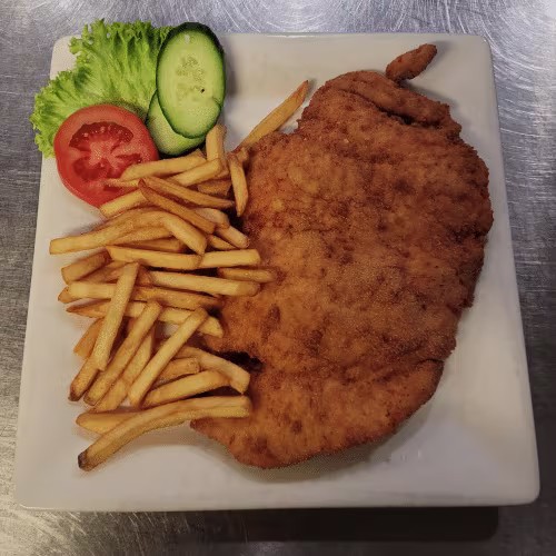 Pileca snicla sa pomfritom - Gebackenes Hühnerschnitzel