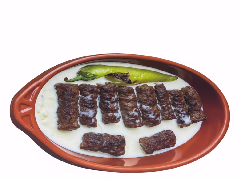 Gegrillte Ćevapi in Kajmak