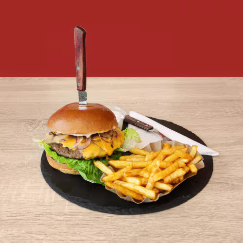 Cheeseburger mit Pommes