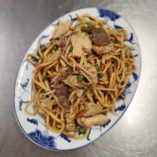 Gebratene Nudeln mit 3 Fleischsorten