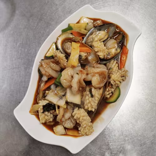 Thai Seafood mit Garnelen und Tintenfisch (scharf)