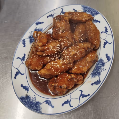 Knusprige Hühnerflügel mit Honigsauce
