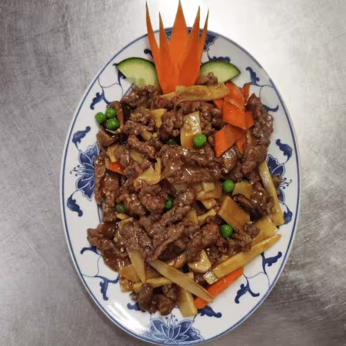 Rindfleisch mit Bambus und Pilzen