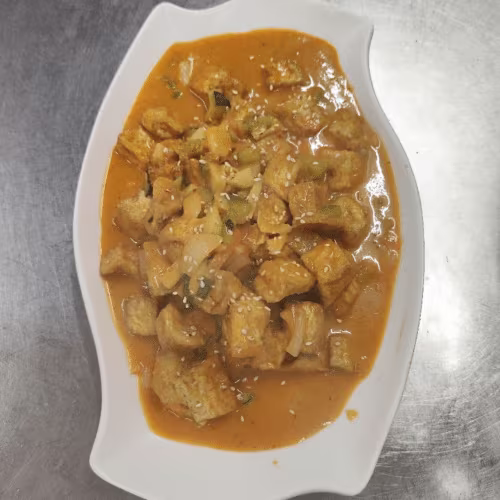 Indonesischer Tofu mit Satay Sauce (scharf)